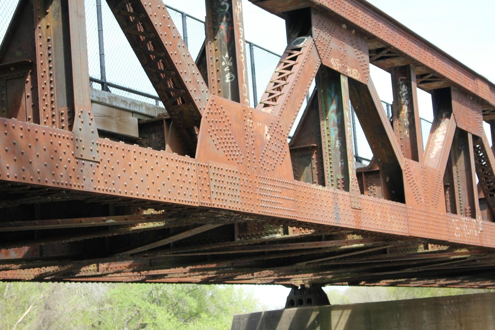 Lower connection